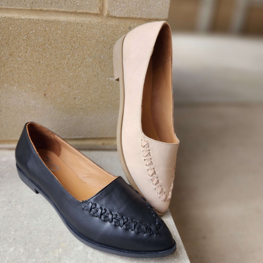 Footwear Bueno | Bueno - Brielle Leather Flat Pointy Toe Shoe