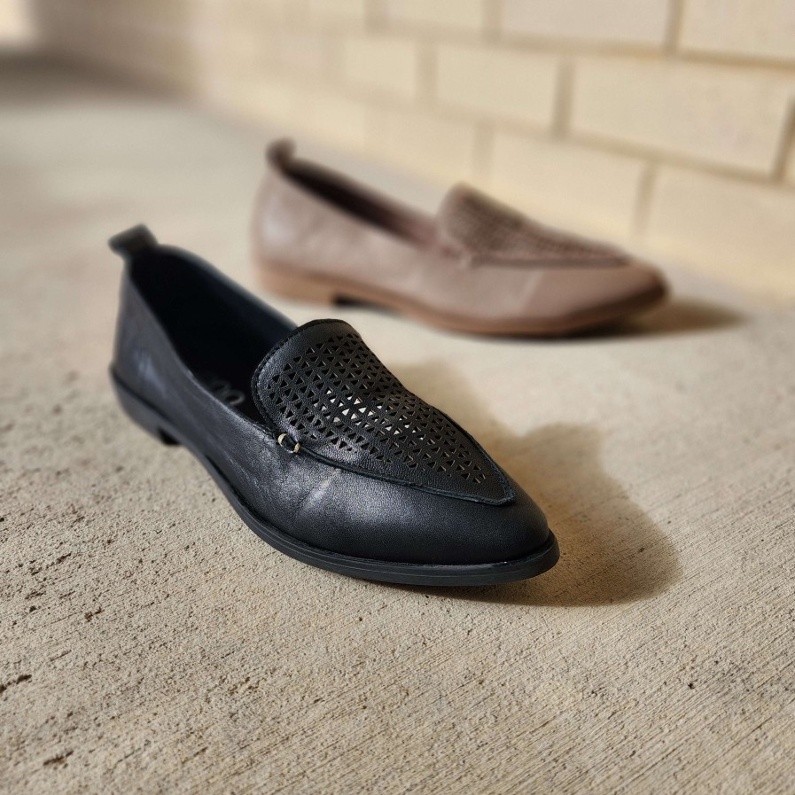 Footwear Bueno | Bueno - Blazey Pointy Toe Leather Loafer